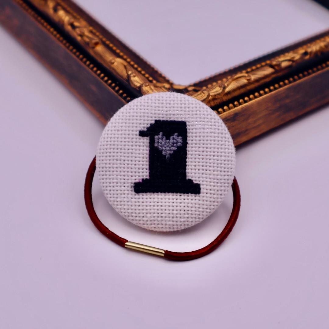 【番号オーダー可能】千葉ロッテマリーンズ風カラー くるみボタンのヘアゴム クロスステッチ刺繍 | 2枚目